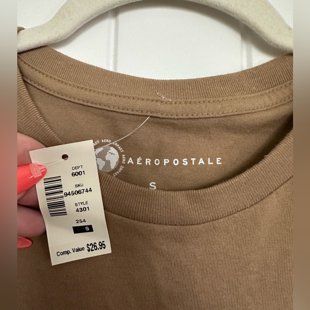 Aeropostale women’s T-Shirt - Picture 2 of 3